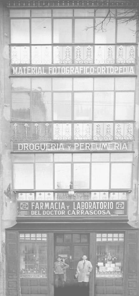 Fachada antigua de la Farmacia Carrascosa en Soria