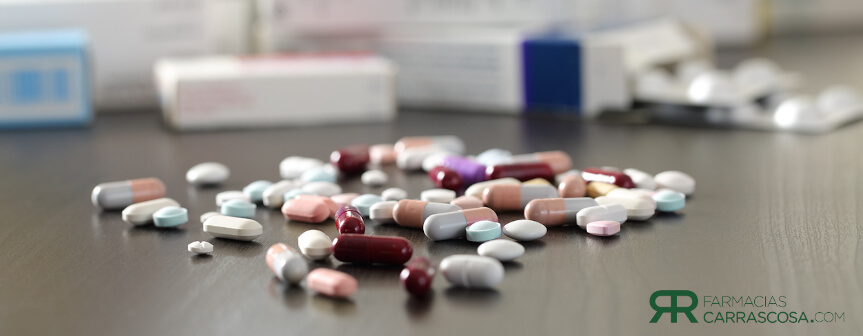 comprimidos y cápsulas con distinta apariencia, una posible diferencia entre medicamentos genéricos y de marca